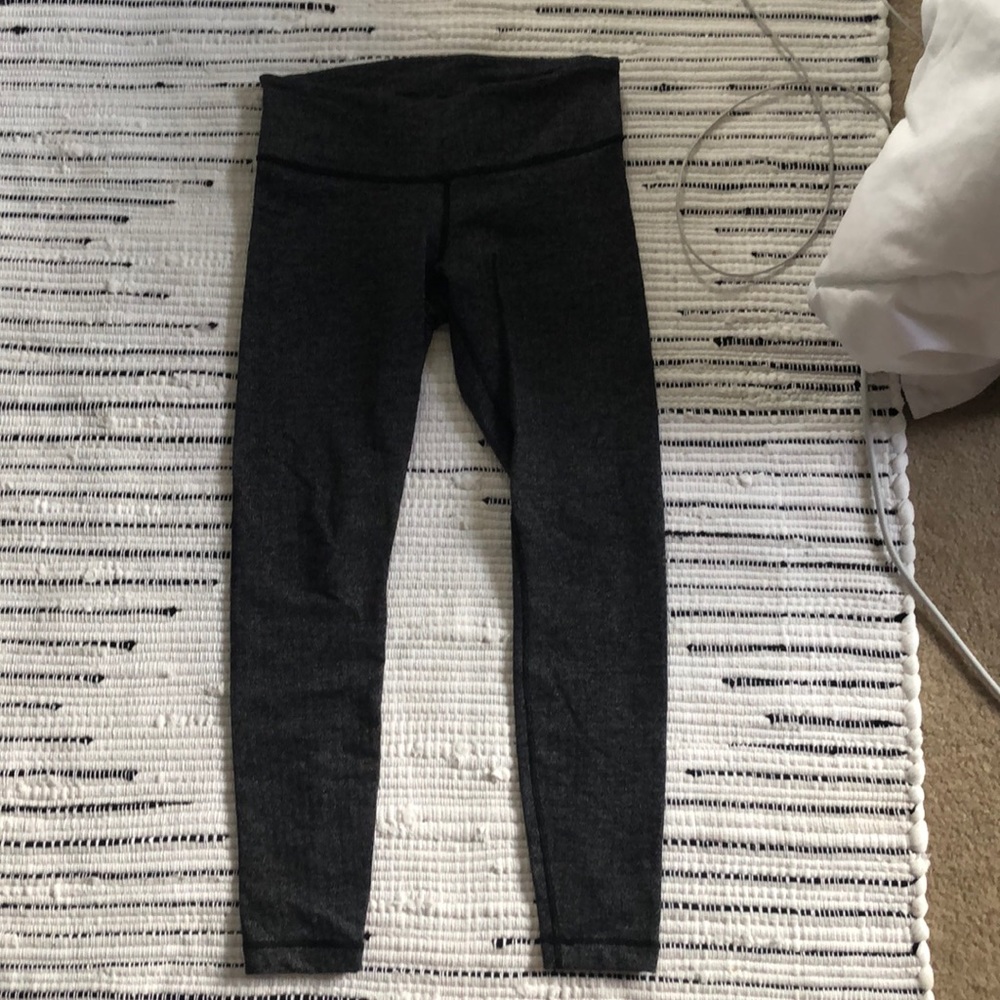 Lululemon Wunder Under 28” knit brushed Size 8